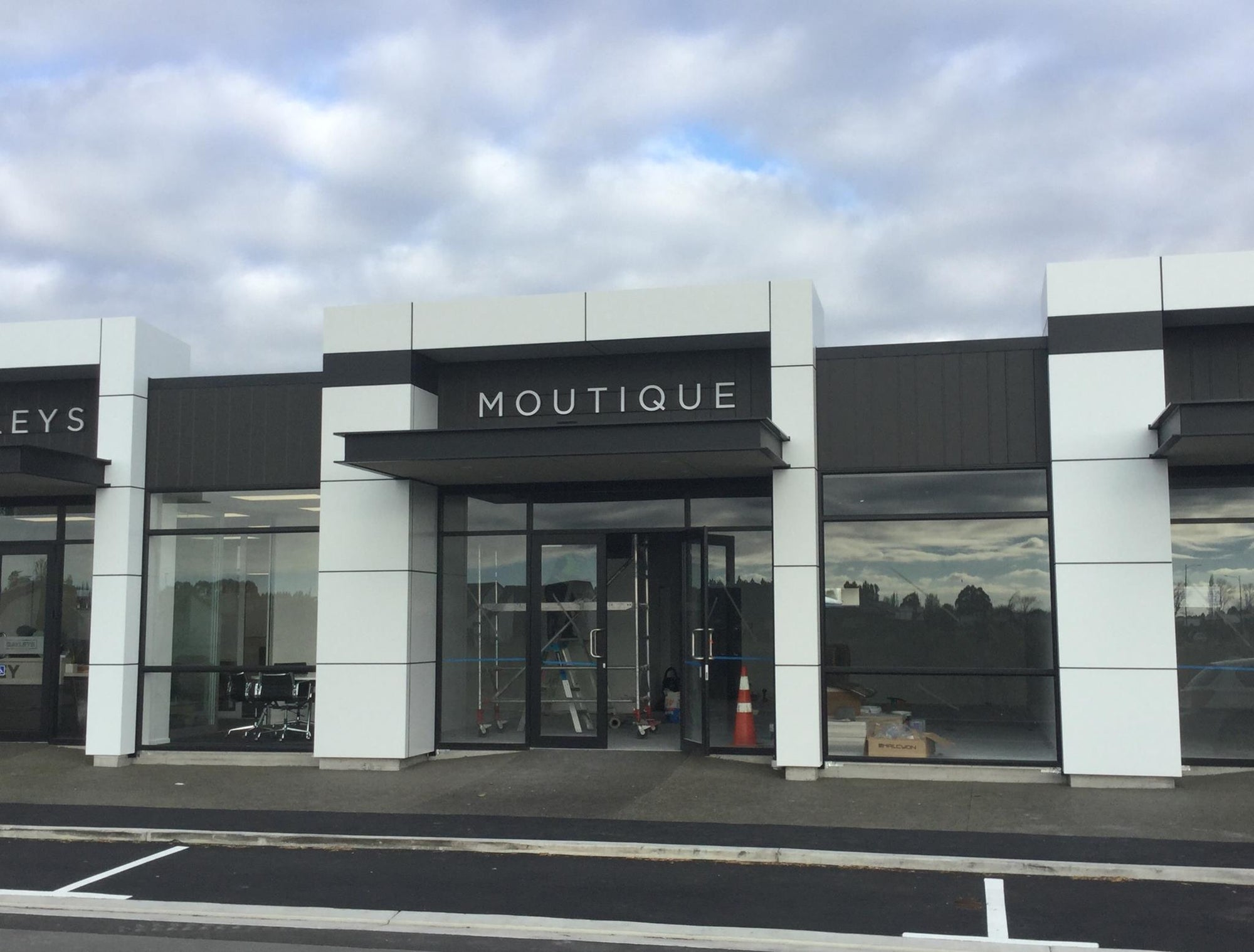 Moutique Store Opening!