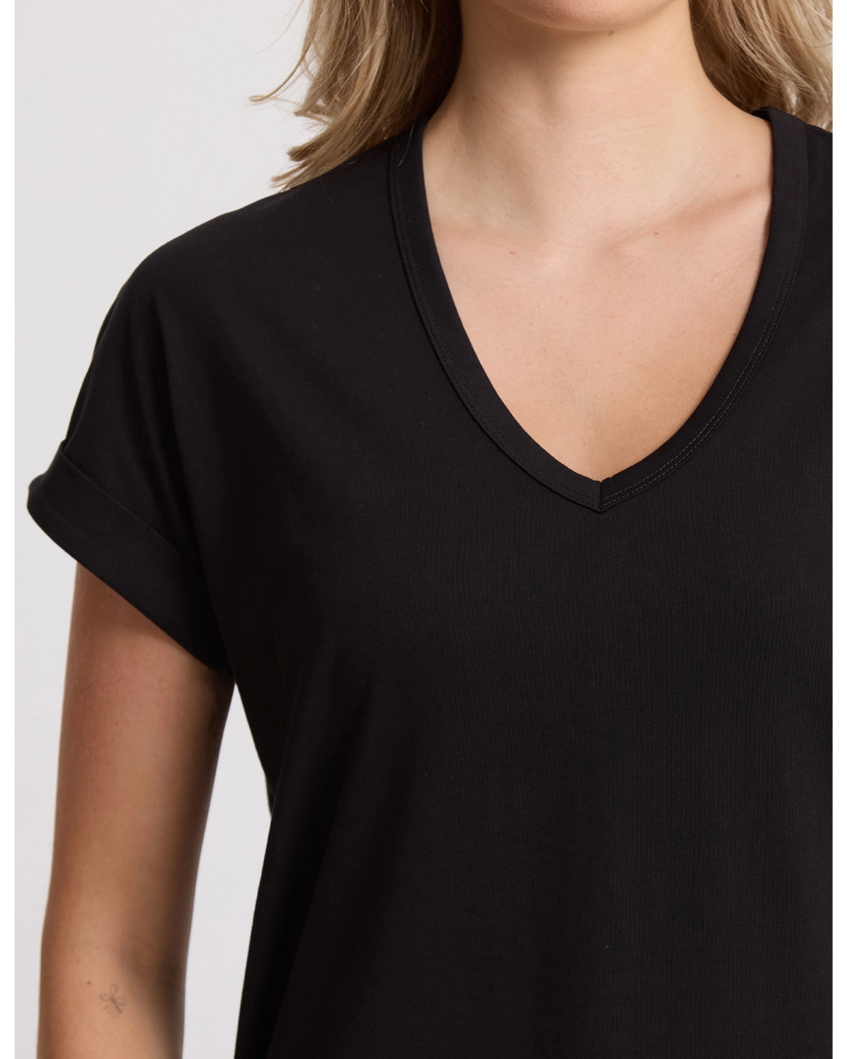 Stella + Gemma Soho Cuff V-Neck Tee - Black