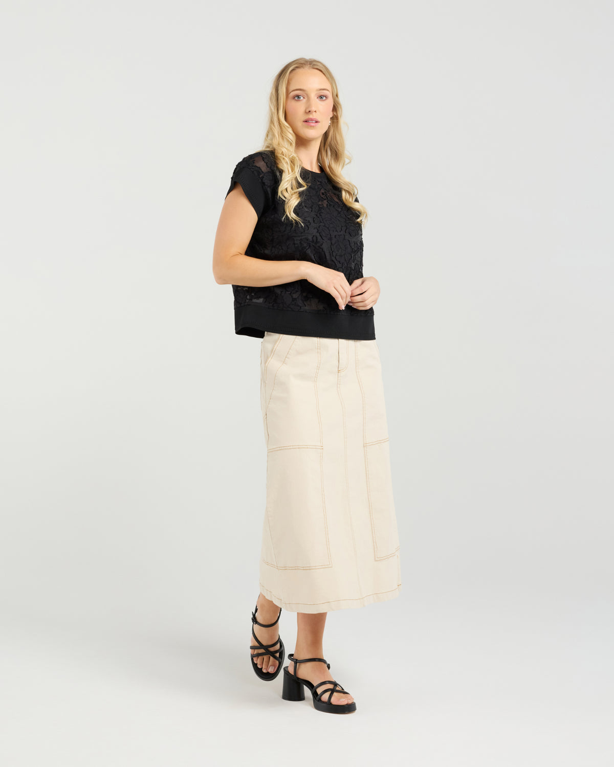 Et Alia Sierra Top - Shadowed Flowers - Black