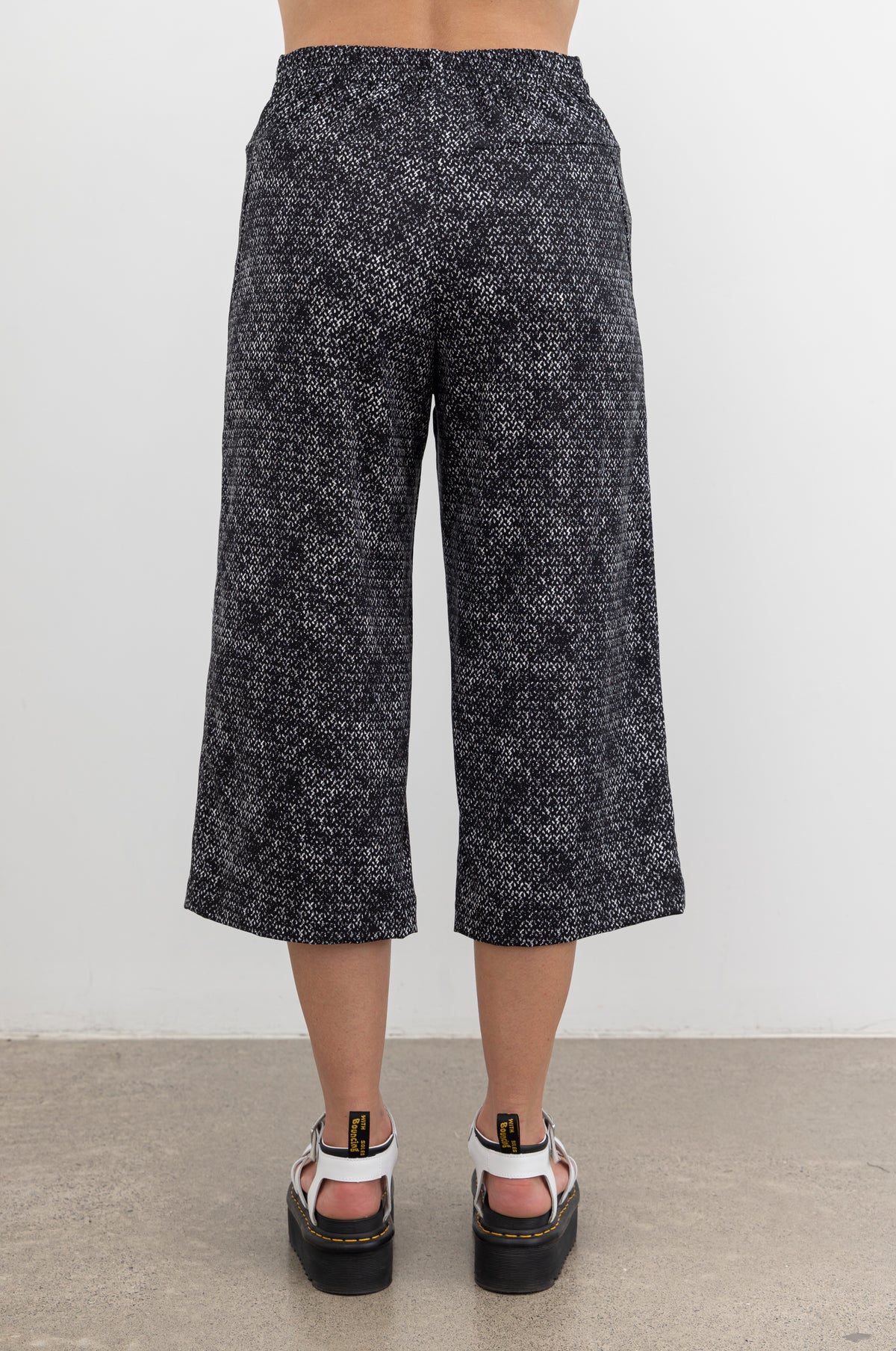 Nes Leah Pant - Abstract