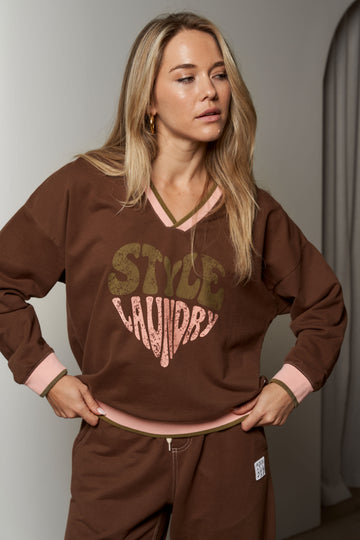 Style Laundry V-Neck Heart Sweat - Chocolate