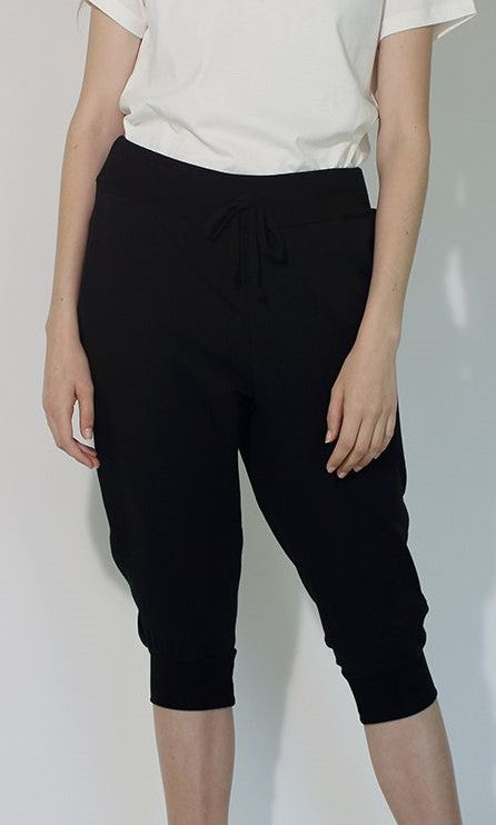 Jaclyn M River jogger Short Black