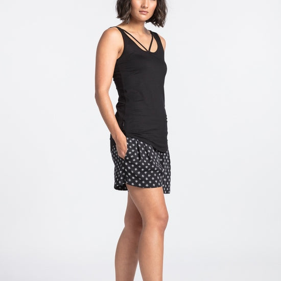 NES Lattice Singlet Black